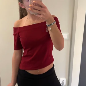 Topp💞 - Säljer en jätte snygg off shoulder topp i storlek S 💞