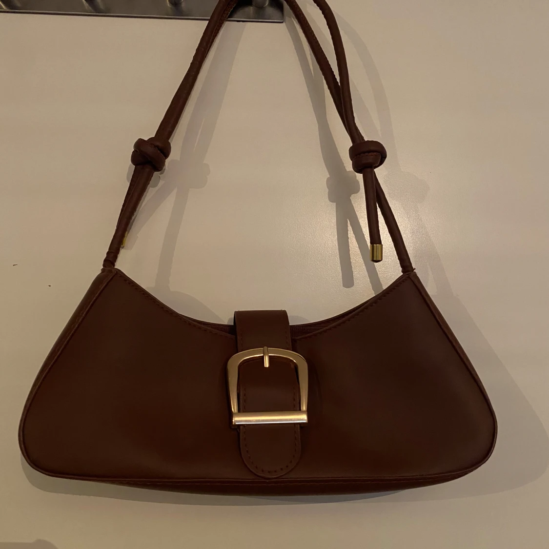 Brun axelväska