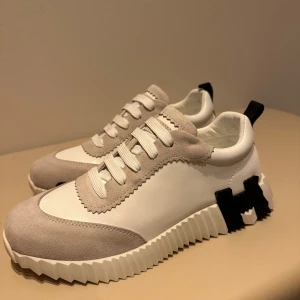 Sneakers  - Hrmes Bouncing sneakers, box och dustbag finns. 
