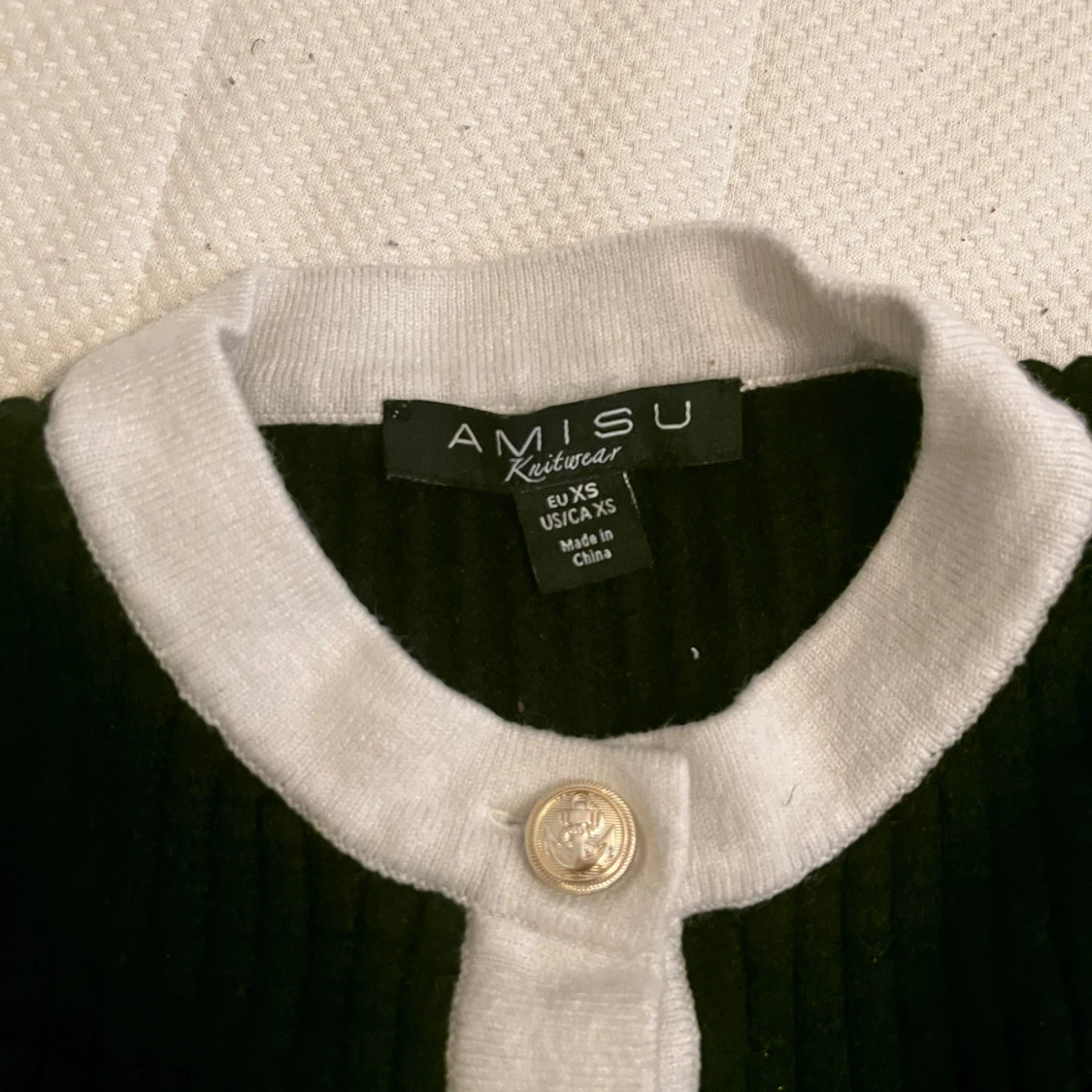Svart och vit kofta från Amisu - 2