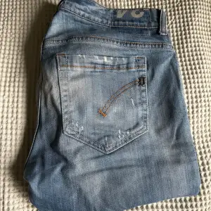 Dondup jeans i storlek 34 i bra skick