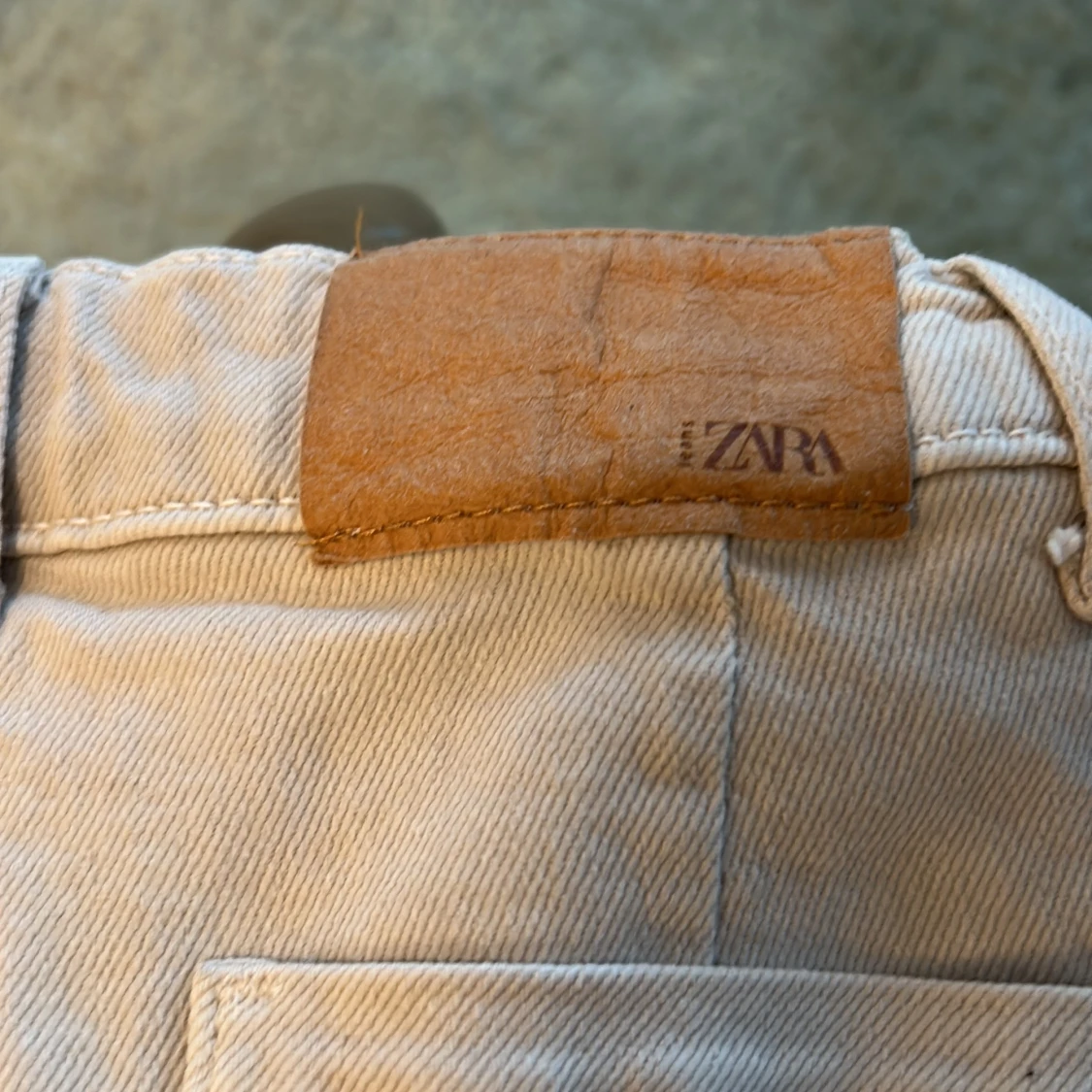 Beiga raka jeans från ZARA - 2