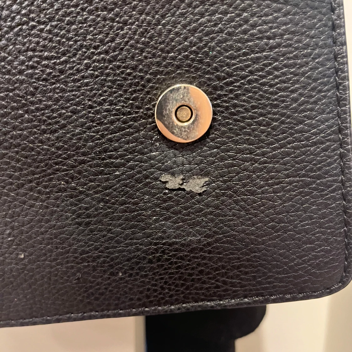 Svart axelväska från Guess - 3