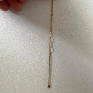 18k guldarmband  - Säljer ett stilrent armband i 18k guld. Bara höra av er vid frågor😁