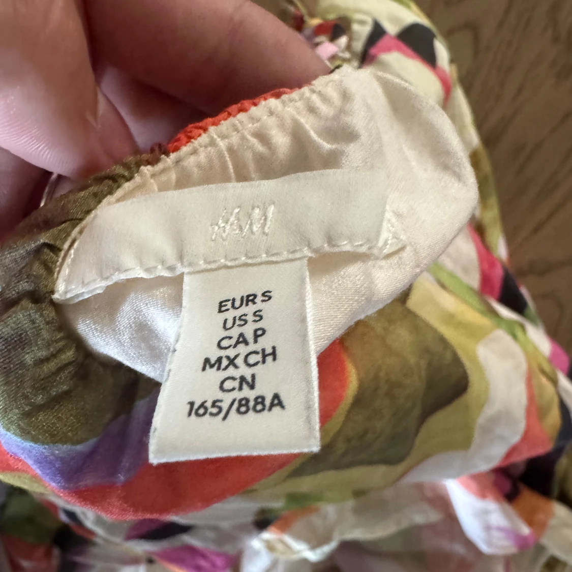 Färgglad volangklänning från H&M - 2