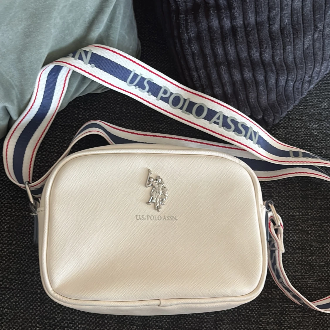 Vit axelväska från U.S. Polo Assn