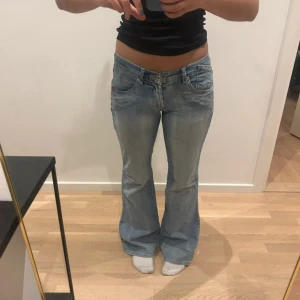 Lågmidjade jeans  - Midjemått: 38 innerben: 81💕