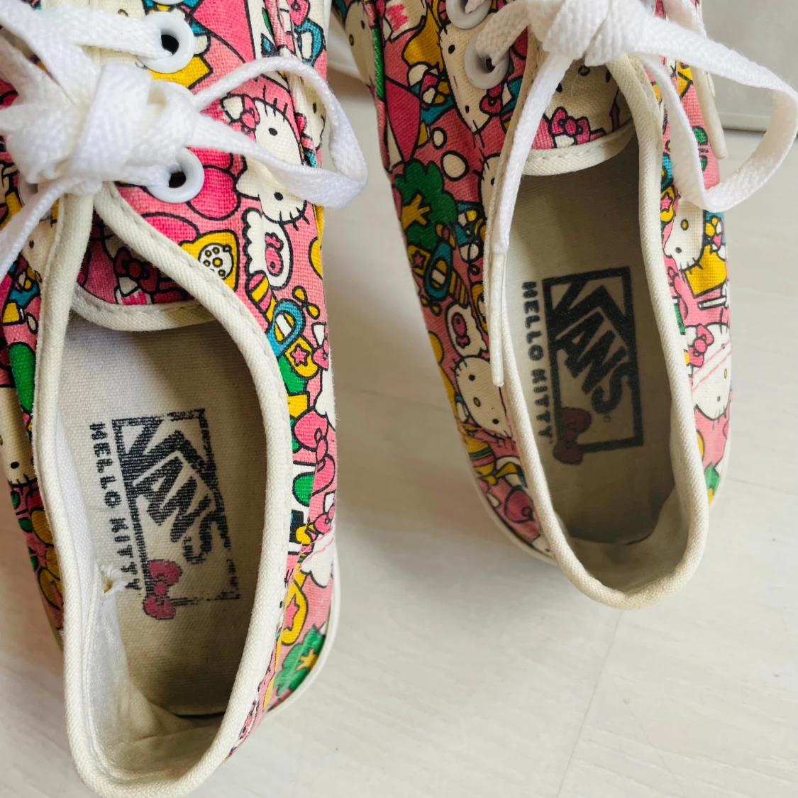 Vans x Hello Kitty sneakers, strl 36 - 4