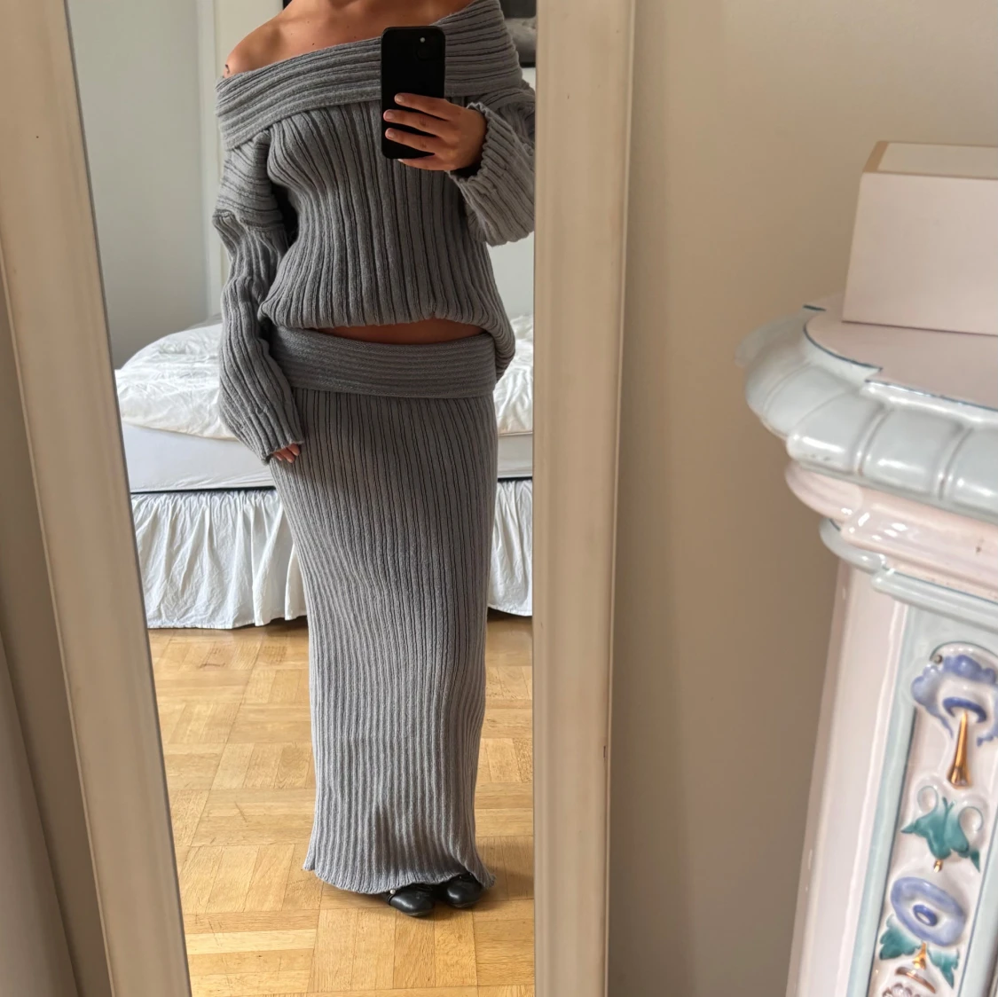 Grå ribbat stickat sett