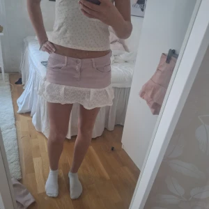 Rosa mini volangkjol - Egensydd jätte söt rosa volang kjol som jag har sytt själv, priset sänks ej pga materialkostnad och tiden jag spenderar på att sy.