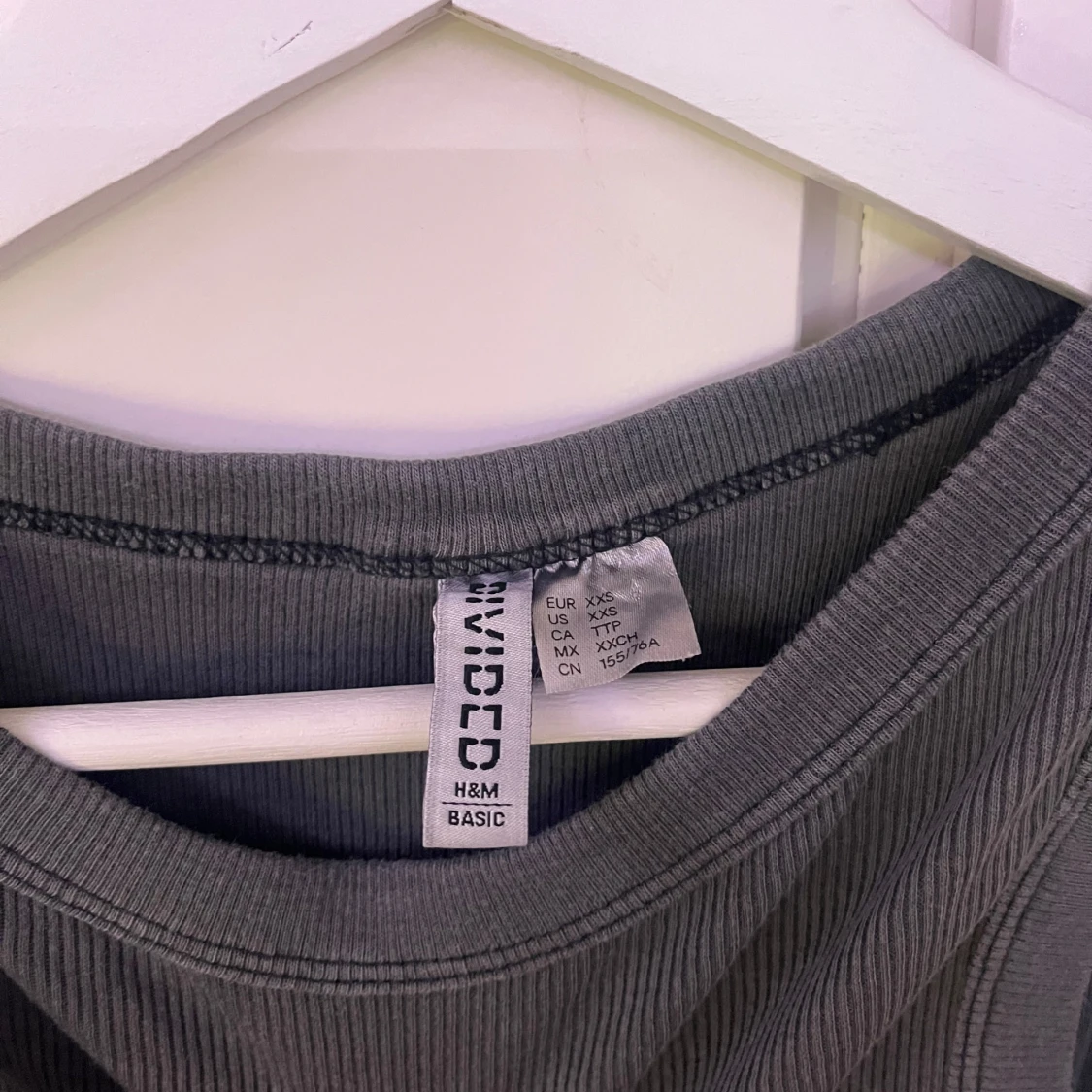 Grå ribbad långklänning H&M Divided - 3