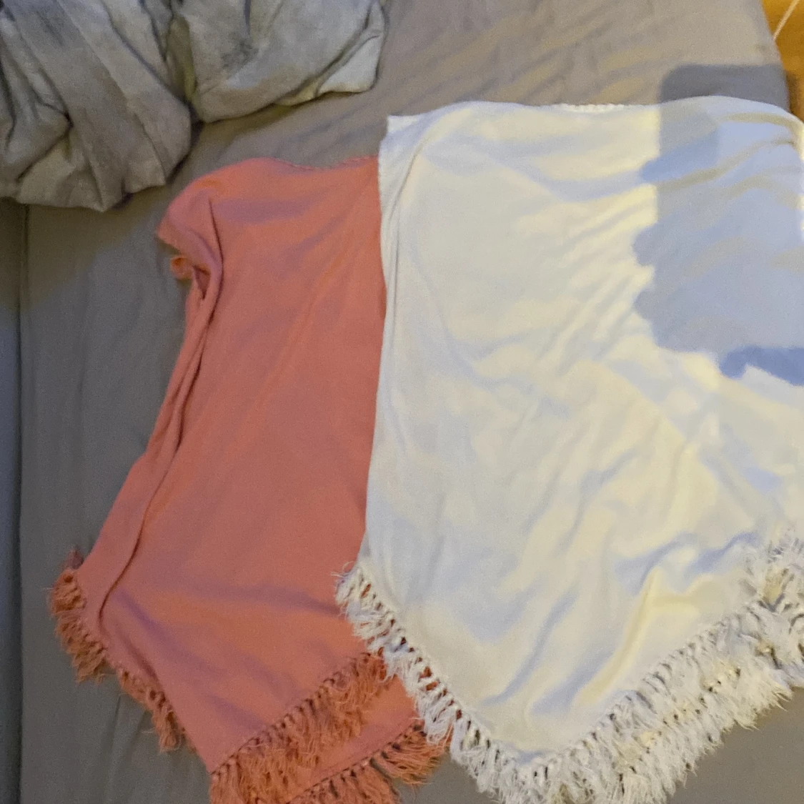 Två fransiga toppar med paljetter - 3