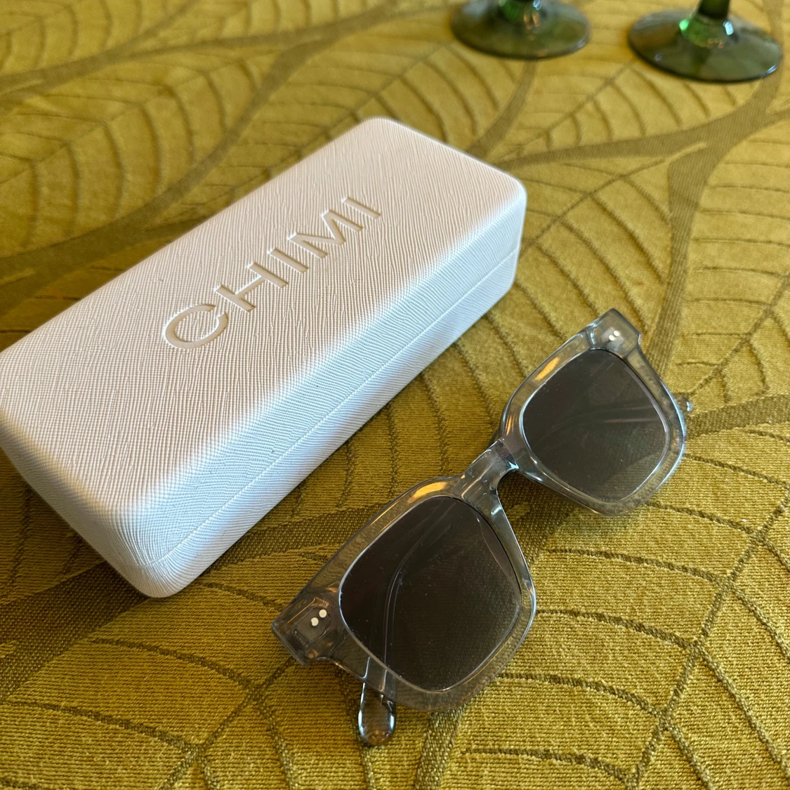 Grå transparenta solglasögon CHIMI