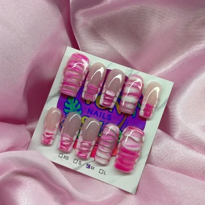 PinkWhiteCoCo(M);Medium Square - Snygga gelé press-on naglar i square-form med rosa, vitt och nude samt trendy-mönster. Kommer i storlek  M: 16 mm, 12 mm, 12,5 mm, 11,5 mm, 10 mm. Perfekt för dig som vill ha statement-naglar utan att gå till salong.