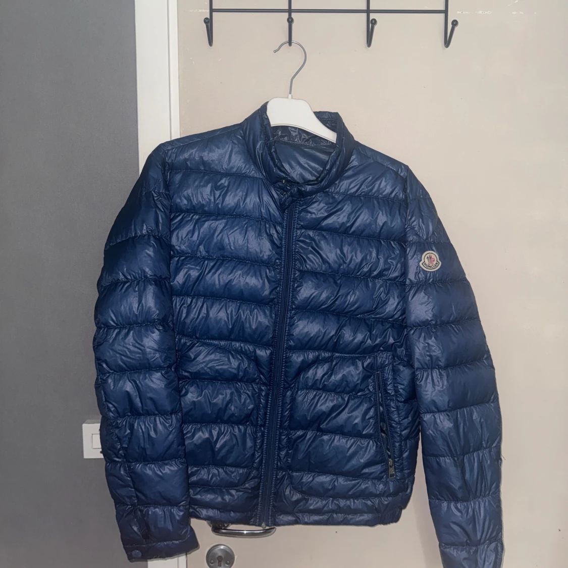 Blå Moncler dunjacka med dragkedja