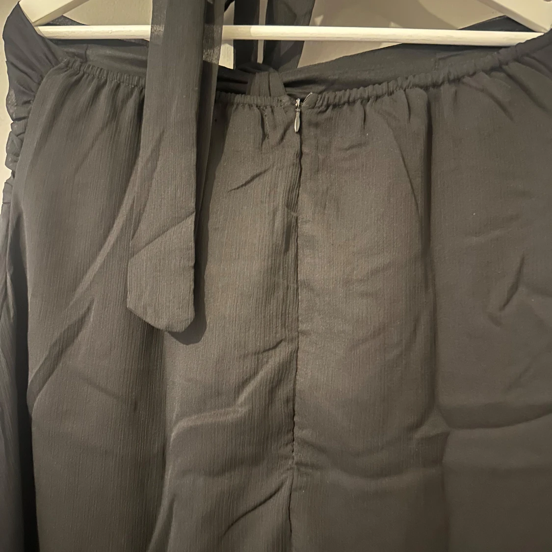 Svart kort klänning från Boohoo - 4