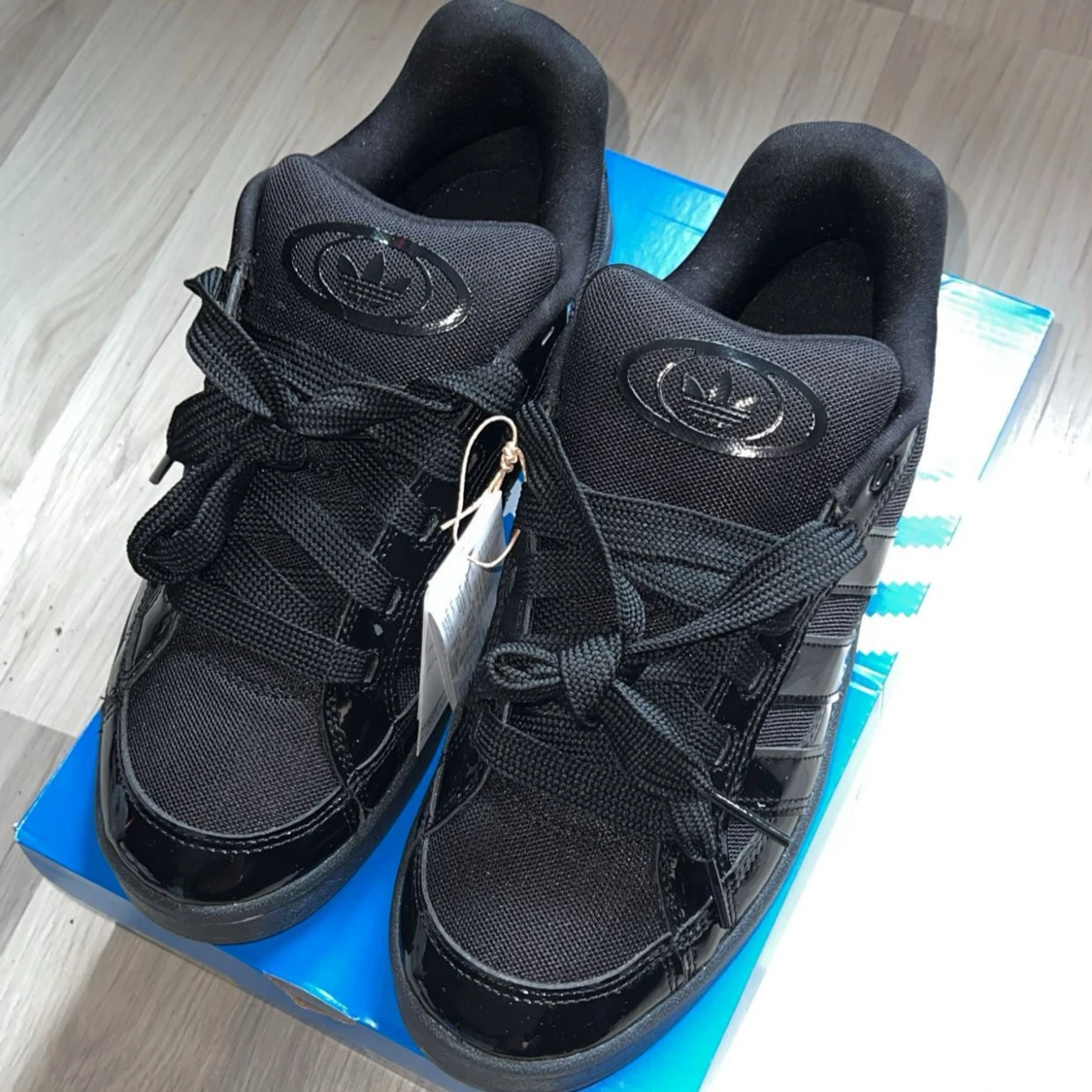 Oanvända Adidas campus 00s beta