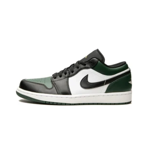 Nike Air Jordan 1 Low green toe  - Väldigt bra skick, säljer för dom inte kommer till användning. Skicka för bättre bilder. Priset kan diskuteras 💕