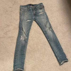 Replay jeans limited edition - Tja säljer dessa sjukt snygga jeans som är svåra att få tag på nya👌🏼 hör av er vid minsta lilla