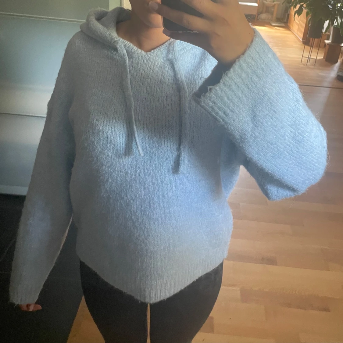 Ljusblå stickad hoodie med huva - 2