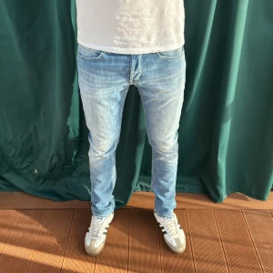 Dondup George  - Säljer nu dessa feta dondup jeans till ett super pris, helt utan defekter! Modellen är 186 cm och väger 75kg