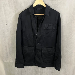 Massimodutti overshirt  - Riktigt soft dutti overshirt, modellen är 185. Väldigt fint skick. Storlek M/S