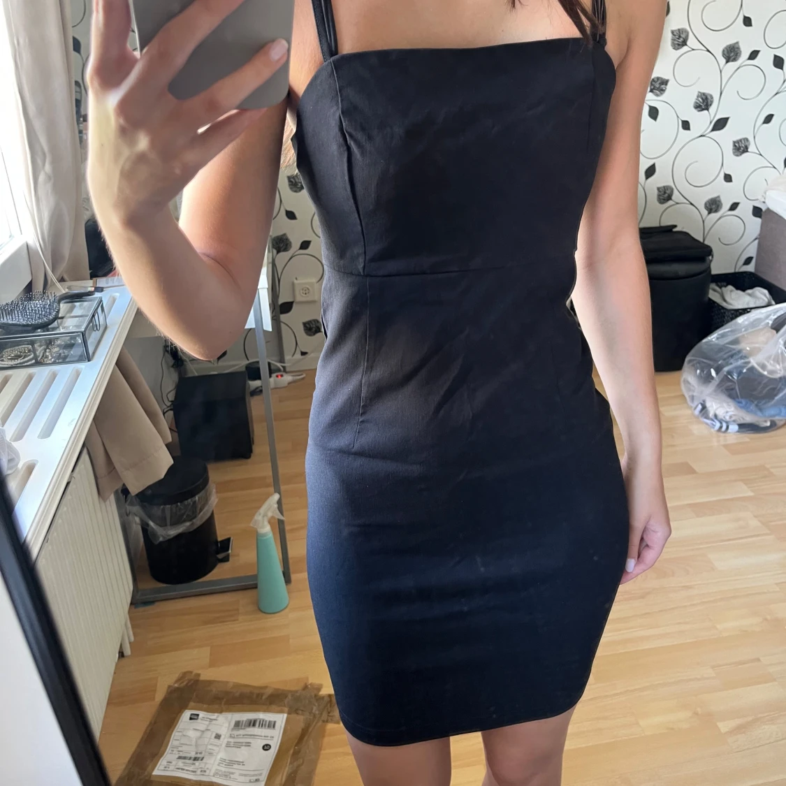 Svart tight kortklänning  - 1