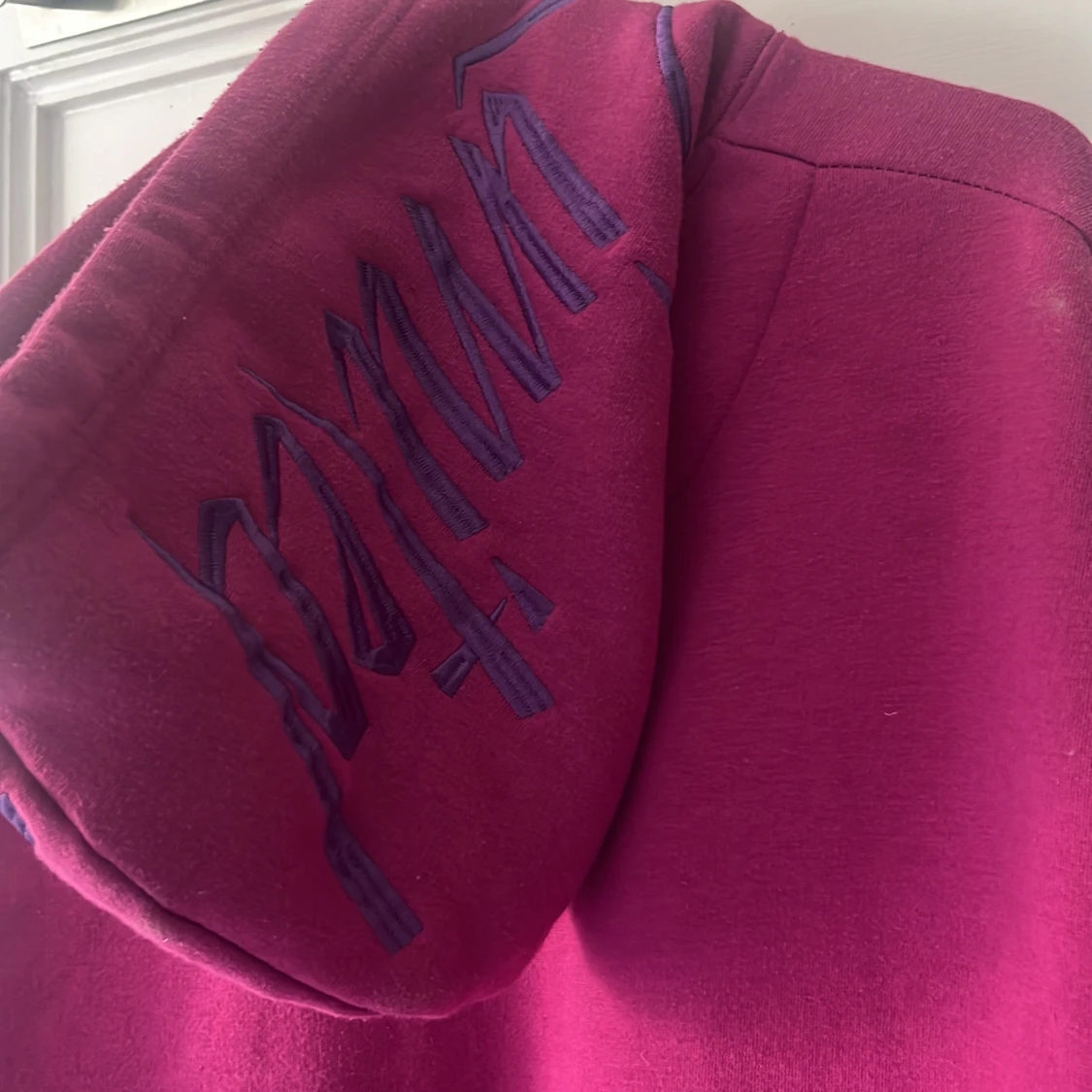 Cerise hoodie från Official Man - 2