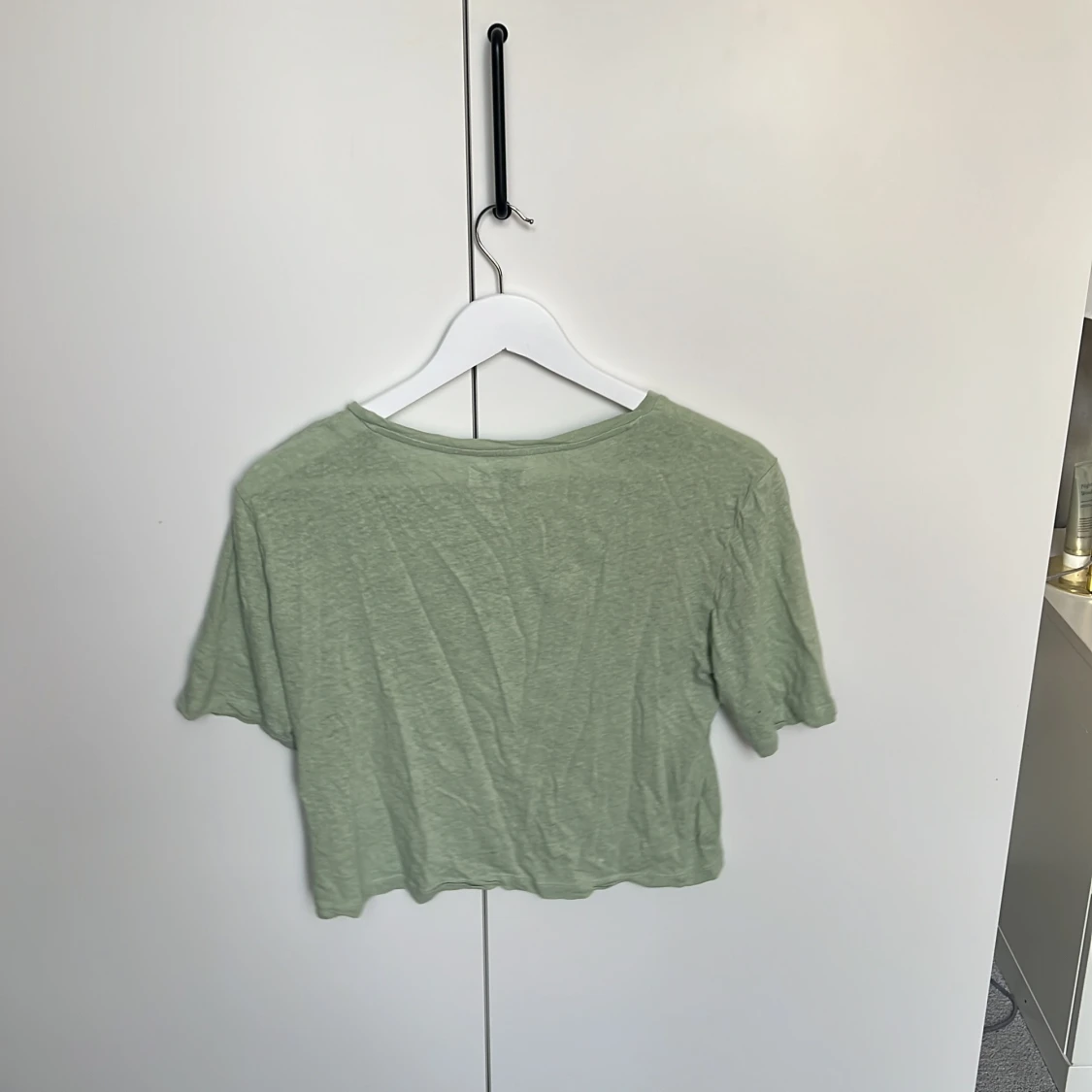 Ljusgrön croppad topp från Lindex - 2