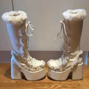 Demonia Camel 311 - Vinterskor :) Passar storlek 37 också