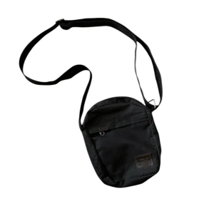 Svart axelväska - En stilren svart Vintage axelväska använd några månader!