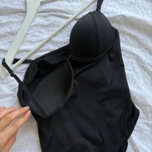 Svart body - Svart body från missguided 
