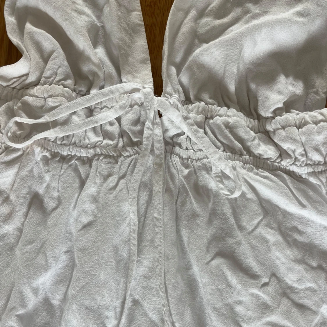 Vit halterneckklänning Pull&Bear - 1