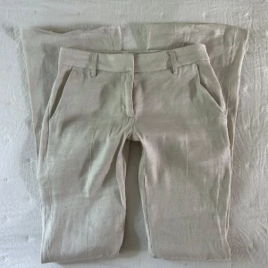 Beiga linnebyxor  - Beiga linnebyxor med raka ben. Aldrig använda 