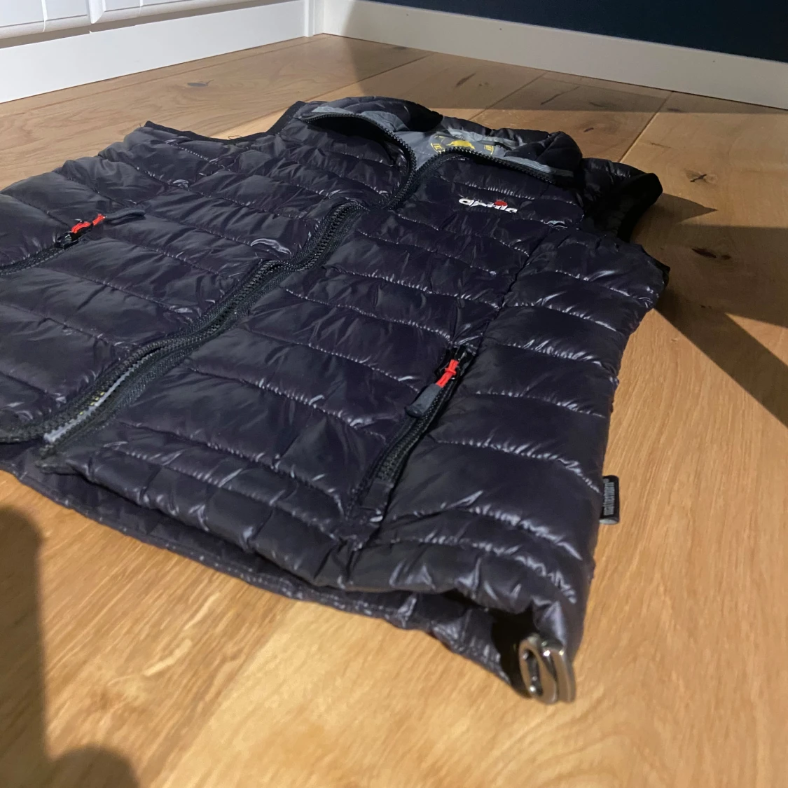 Svart dunväst från Aptilo, stl 36 - 4