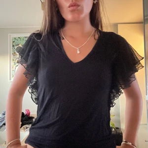 Blus - Snygg blus/tshirt från holly white 