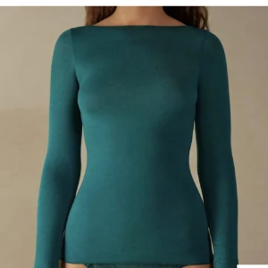 Intimissmi - Säljer den virala tröjan som är helt slutsåld💗(orginal pris 499kr) Den är i bra skick med❤️‍🔥 Inga håll heller