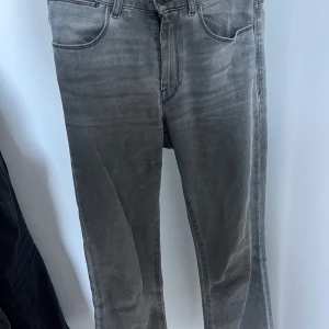 Grå jeans från Grifoni - Grå bootcut jeans från Grifoni i väldigt bra skick. 