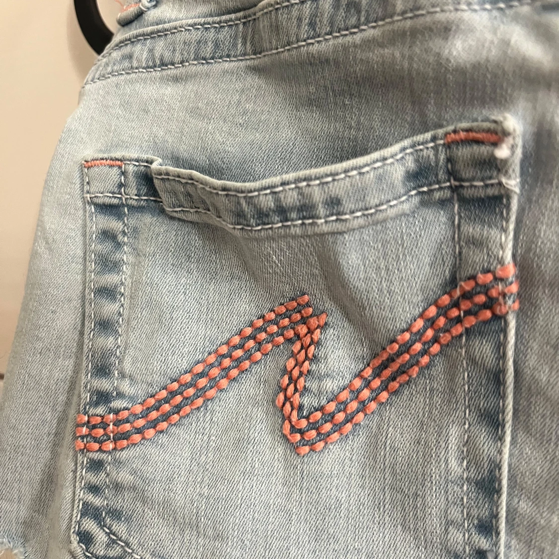 Ljusblå jeansshorts från Nelly - 3