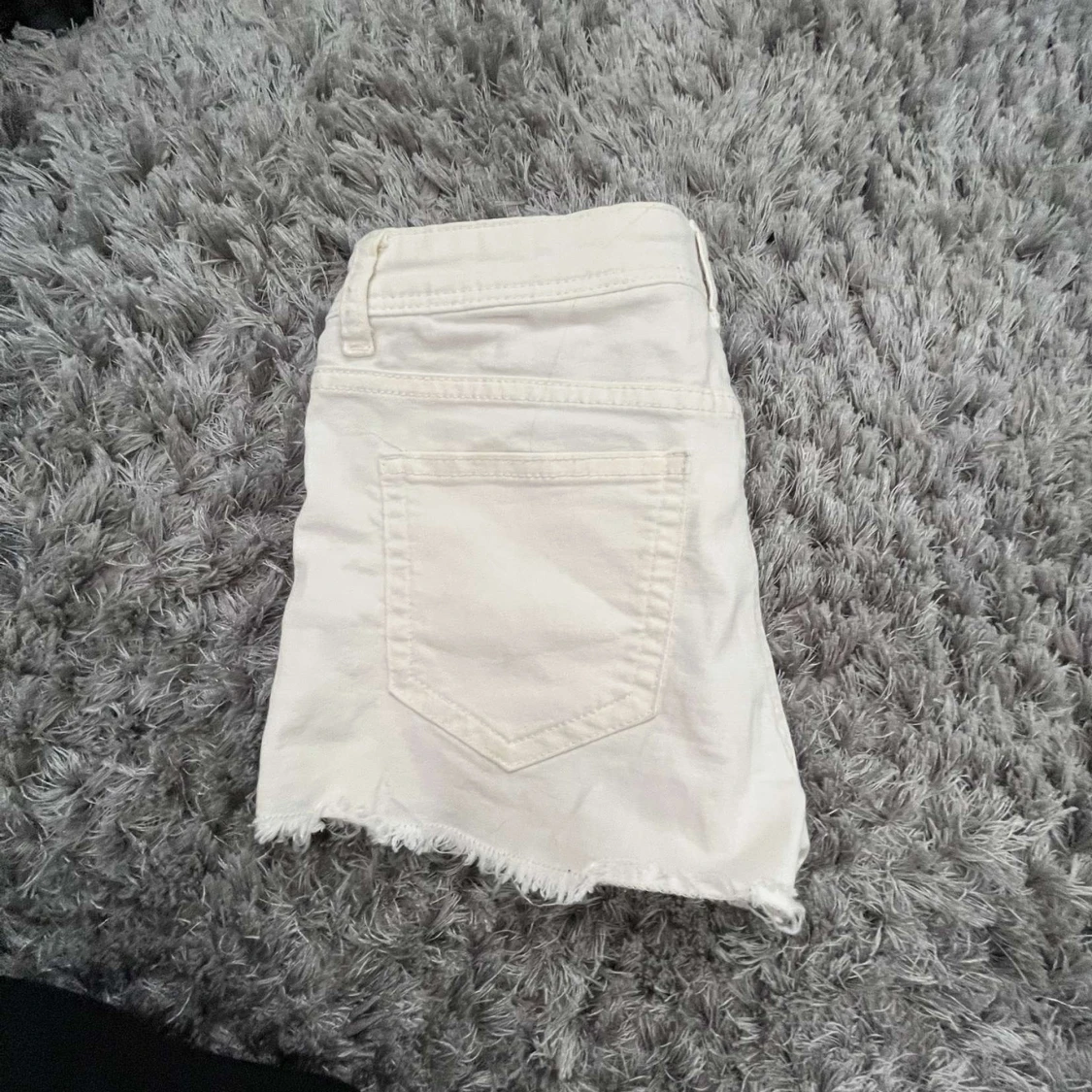 Ljusgula jeansshorts  - 2