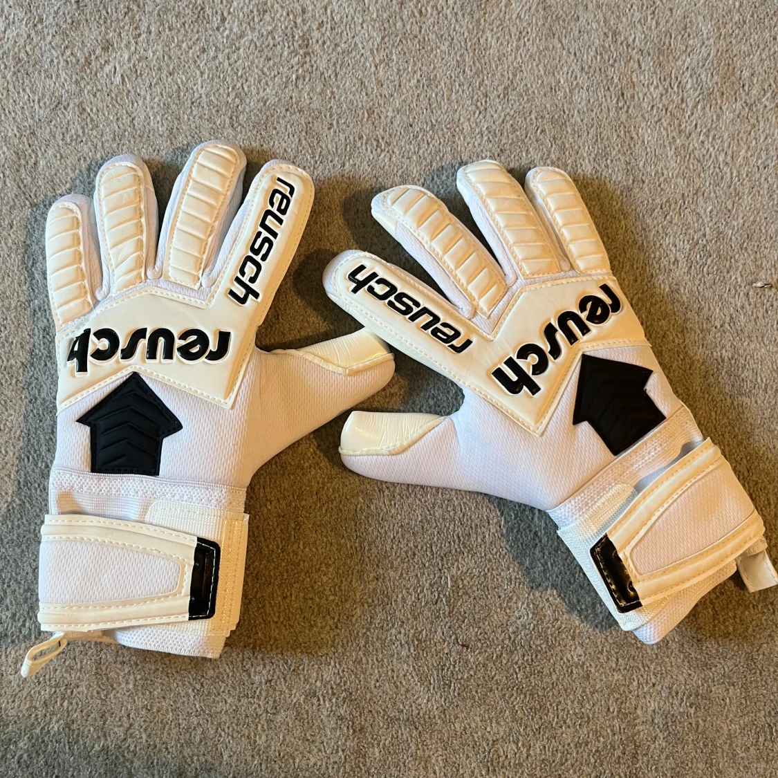 Vita målvaktshandskar från Reusch - 2