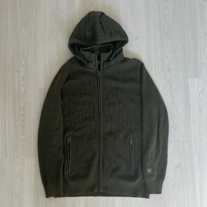 Indicode Cardigan  - Tja säljer nu en grön Indicode Cardigan i storlek L för endast 699kr! Pris är ej hugget i sten hör av er i dm vid funderingar 🙌