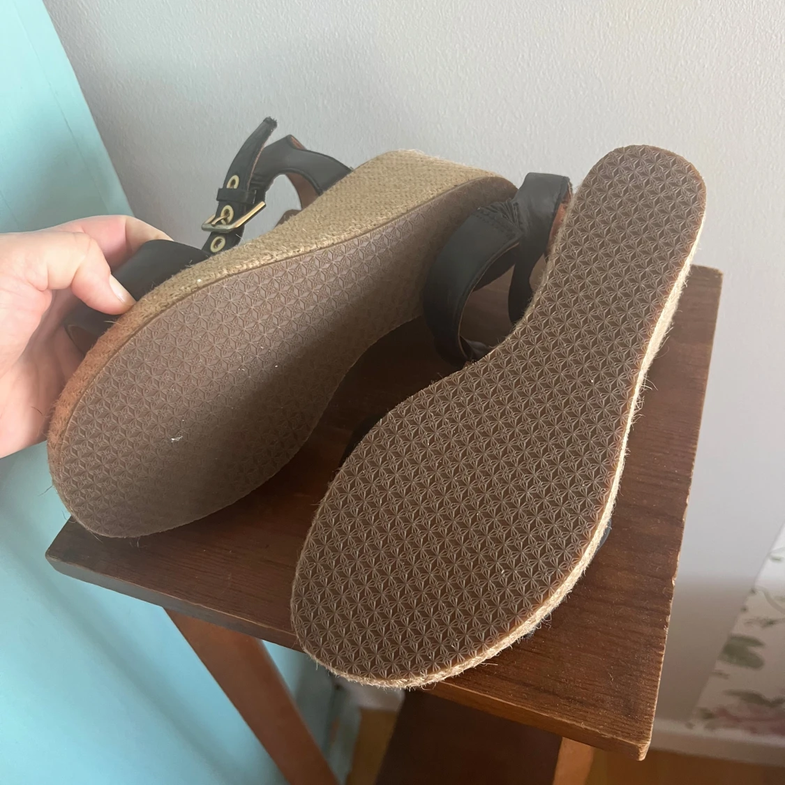 Svarta sandaler med kilklack från Dasia stl 38 - 1