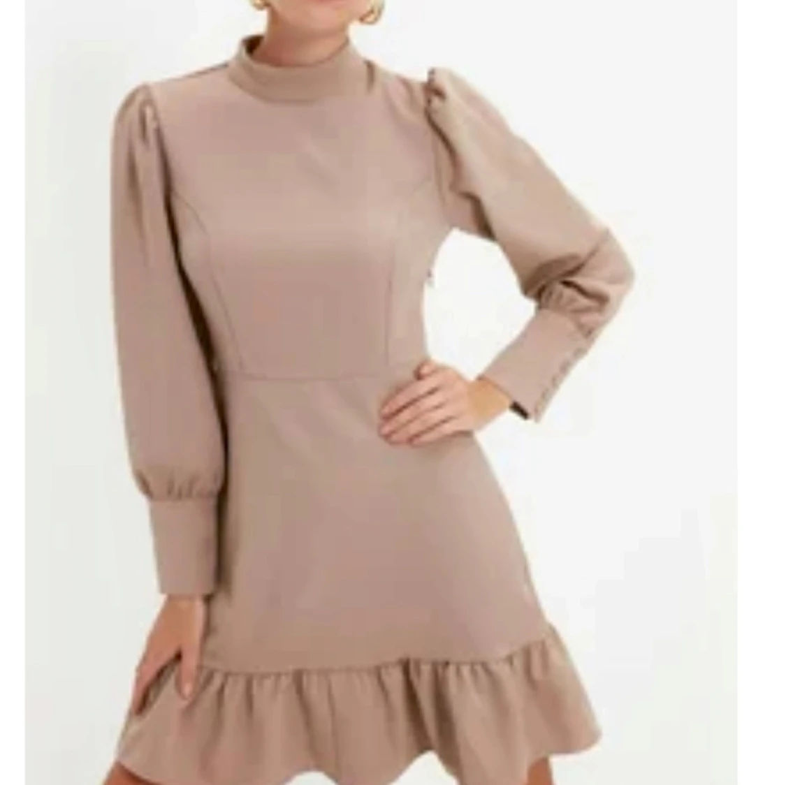 Ny ! - Beige volangklänning från Trendyol