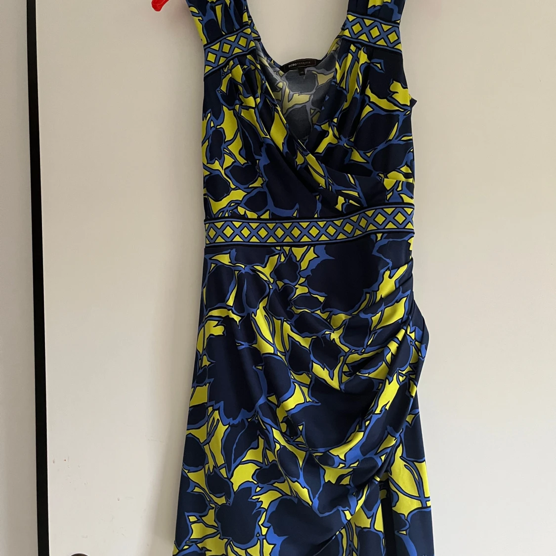 Blågul blommig kortklänning - 1