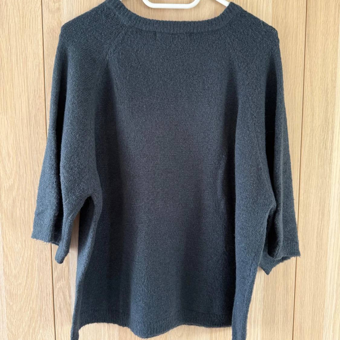 Mörkblå stickad tröja  - 2