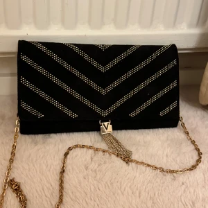 Väska Valentino - Väska från Valentino. Använd några få gånger. Passar till alla tillfällen 💛