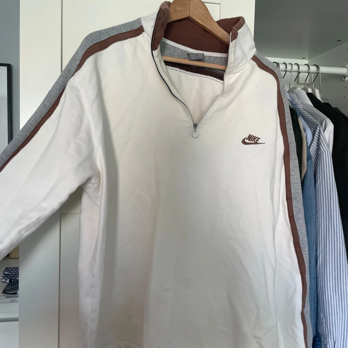 Vit långärmad vintage tröja med dragkedja från Nike