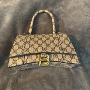 Liten beige väska  - Liten beige väska 