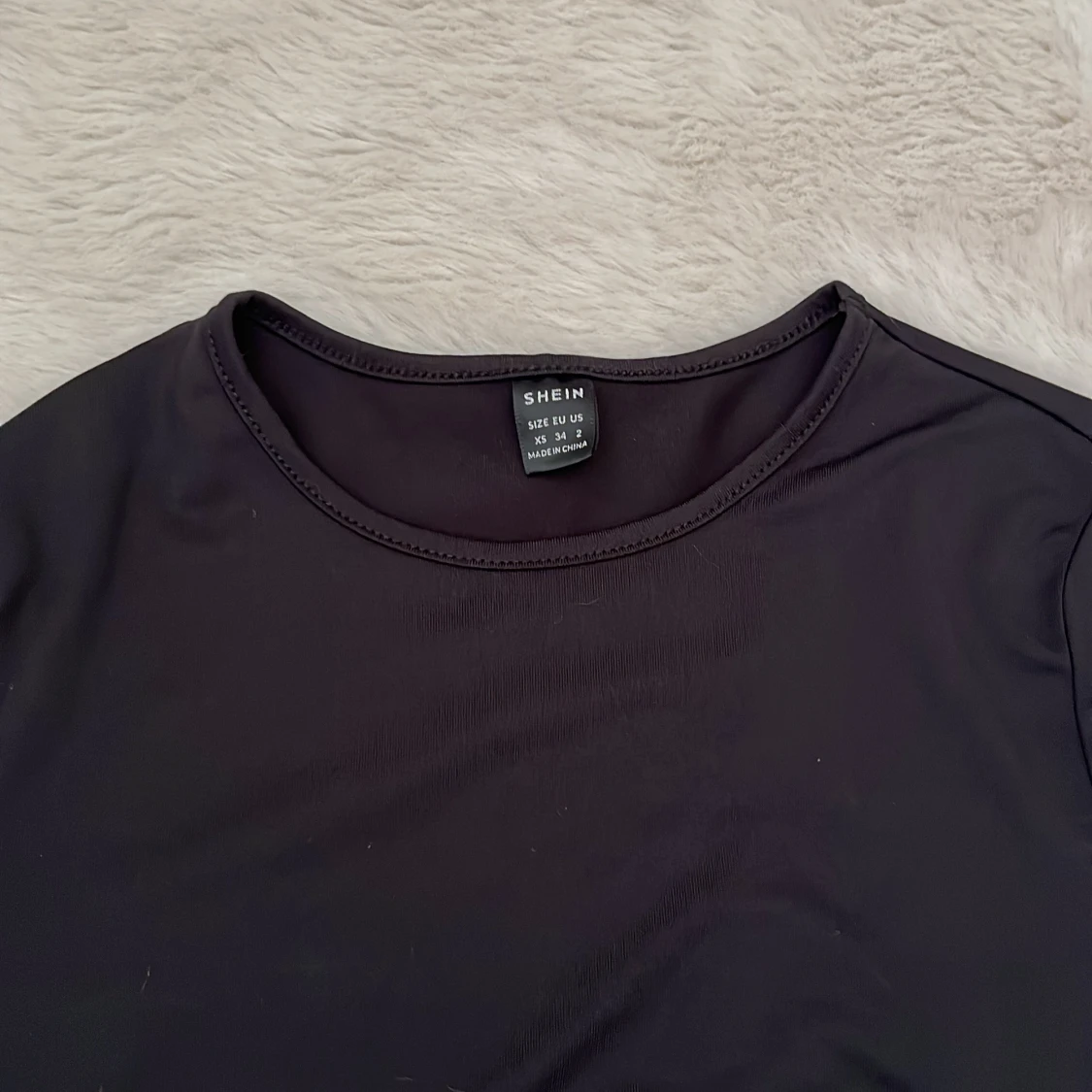 Svart croppad långärmad topp från SHEIN - 1